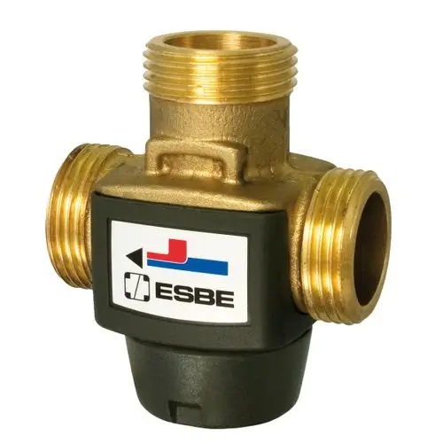 Thermisches Ventil von ESBE in kompaktem Design mit mehreren Anschlüssen für die Regelung von Heizungs- oder Wasseranwendungen.